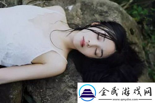 一前一后三個人一起騎自行車，網友：默契配合真的很重要！