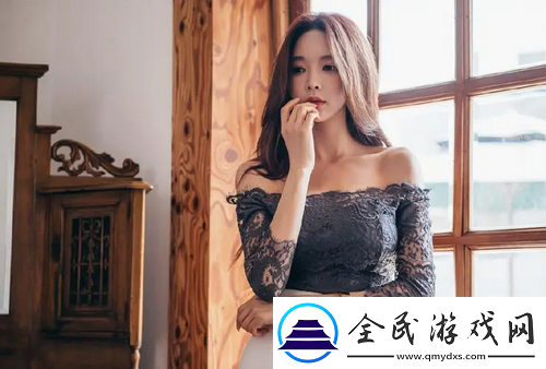 幾個裝修工人把我壓在茶幾，網友：真是讓人又驚又喜的經歷！